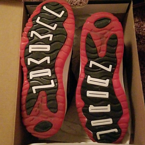 Kids Jordan 11 Low - Picture 2 of 3